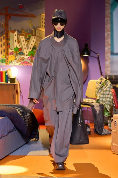 Look 11